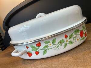 Vintage Sheffield Strawberries 'N Cream Enamelware Oval Roaster with Lid
